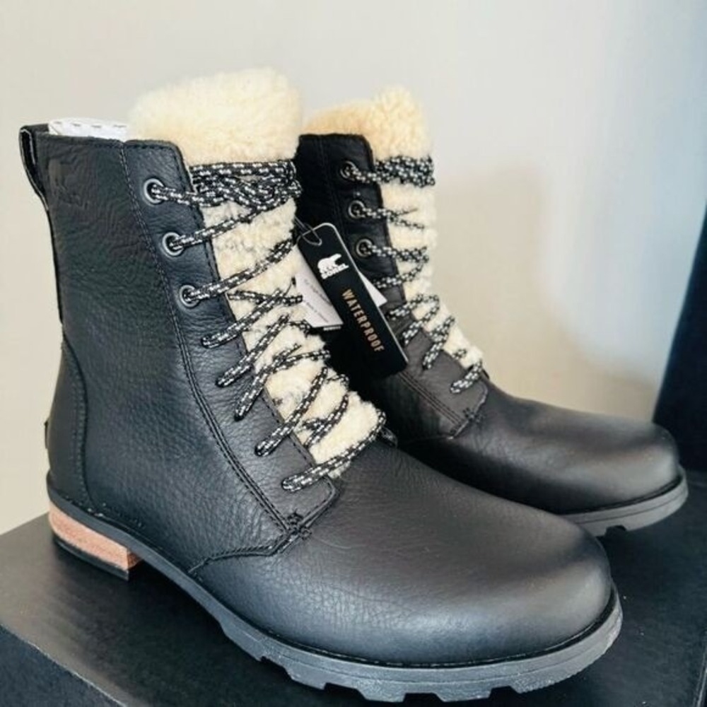 SOREL Emelie Genuine Shearling Lamb Fur Short Lace-Up Boot, Black, Size 10,‎ NWT